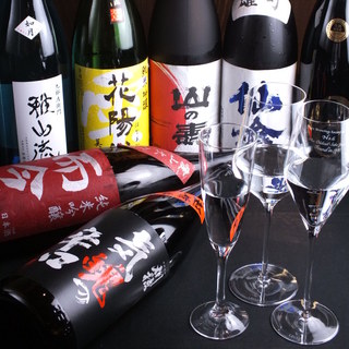 常時50種類の日本酒をグラス均一価格でご提供！