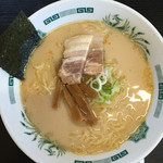 Hidakaya Higashiyamato Ten - 海苔が立ててあって嬉しい♪とんこつラーメン税込¥420‼️安いでしょ⁉️