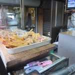 カトレア - 店内では揚物も。1つ100円ほど