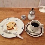 カフェソレイユ - ◆ケーキセット・季節のコーヒー ¥800 ＊本日のケーキと季節のコーヒーのセット。