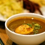 Tumblin Curry & Bar - 2016.1 タンブリンカレー（1,100円）の卵入りカレー