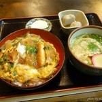 Maruhachi Udon - 2015年12月　カツ丼定食（うどん）【880円】