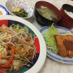 千成食堂 - 野菜炒めとトンカツの定食