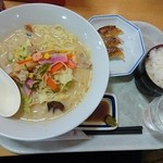 Ringer Hut Sanribushitei Kokura Ten - チャンポンBセット841円