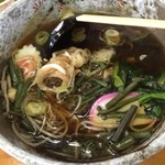 Ishibiki Teuchi Soba Hamaichi - 湯波そば1200円
                        送信しようとしたら落ちたので食べかけを撮影。
                        レンゲの近くにあるのが湯波ですが