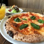 ピッツェリア　ダ　エンドー - 料理写真:ランチタイムはサラダとドリンク付