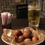 Italian Sakaba Ganzu Bar - うずらの卵の燻製 480円。