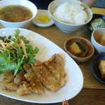 ｔｅｎｄｅｒ ・ ｆｅｅｌｉｎｇ - いろいろな料理が食べられ大満足のなごみランチ（800円）