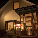 PIZZERIA LA GATTA - 外観