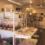 Joho Hasshin Kichi Akabira Base - 店内です