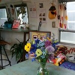 Air Stream Cafe Switch - 店内（車内）ソファー席から斜めにパチリ