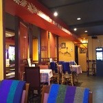 Godawari Asian Restaurant & Bar - 広々とした店内