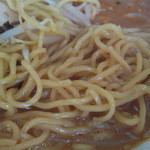 Dosanko Nagamachi Ten - 味噌コーンチャーシュー麺の麺リフト