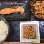 吉野家 - 牛鮭定食(¥580円)＋納豆(¥80)のり(¥60円)