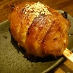 Garakuta Ya Kokubunji Hon Ten - 肉巻きおにぎり棒。シソが入ってます。