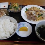 Juraku - 日替り定食 (690円)
      豚肉と卵の炒め定食