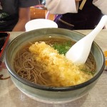 手打ちうどん 両国 - えび天そば(630円＋50円)
            うどん→そばに変更の場合は＋50円