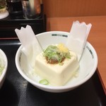 Hidakaya Keido No Dai Tori Ten - 豆腐を水切りします。（ナプキンに吸わせる。夜用。）