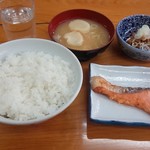 Kashiwaya Shokudo - ご飯（普通） + 味噌汁 + 焼き鮭 + 納豆 600円