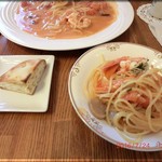 Olive - セットのフォカッチャと取分けたパスタ