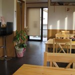 Cafe Mori - 木のぬくもり、香り漂う静かで落ちついた店内です。