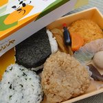 天神屋 - 「まさに定番人気のおむすびパック（小政）」580円