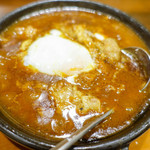 ホットスプーン - 牛すじカレー。卵足し