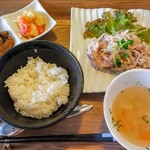 Happy supply cafe spica - Happylunch820円☆今日のﾒｲﾝはゆで豚のﾀｲ風ｻﾗﾀﾞ☆9/6