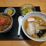 ファミリーレストラン道 - 半豚丼と半ラーメンのセット