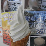 Oizumi Minato Ichiba Ten - 鳥海高原産直たわわのソフトクリーム　280円 (2010.9)