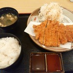 かつ繁 - わらじかつ定食（ロース）１０００円（税込み）