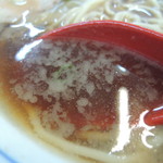 ラーメン旺 - 油の下にはクリアなスープ