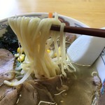 元祖ラーメンショップ - 塩チャーシュー　麺アップ