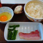 すき家 - ベーコンアスパラ(たまごかけごはん)朝食