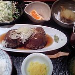 Ando - とある日のランチ肉じゃが（ジャガイモが牛肉にくるまれている）