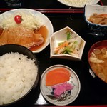 海鮮居酒屋 鮮 - ポークステーキ定食(690円)