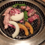 Sumibi Yakiniku Nishiki - 焼いてます