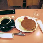 Coffee Kan Utsunomiya Ten - ストレートコーヒー＋ホットケーキ２枚。