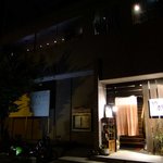 Dining Bar Suito - ２階店舗のカウンターがぼんやりと見えます．