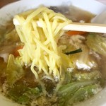 中華料理 宝来飯店 - 五目ラーメン　麺アップ