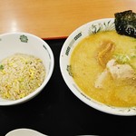 日高屋 - 豚骨ラーメン+半チャーハン660円。