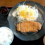 創作とんかつ えふ - とんかつ定食(500円)