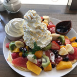 Riisa cafe - Risaスペシャルパンケーキ、果物でパンケーキが見えない