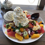 Riisa cafe - Risaスペシャルパンケーキ、モリモリホイップにたっぷりソフトクリーム