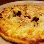 Pizza House Cardamom - ミックスはオニオン・ピーマン・サラミ・マッシュルーム！