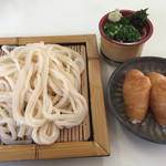 Teuchi Tenjin Kasuga Baru Ten - ざるうどん＝５４０円
                      いなり ３個＝１８０円