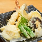 市場寿し 魚屋 - 天麩羅盛り合わせ