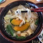 Farm Kitchen Ajisai - ほうとう(漬物付/900円)♪
                        ほうとうは具沢山で地元産の野菜や甲州信玄豚が入った冬期間限定メニューだって。熱々で美味しい！