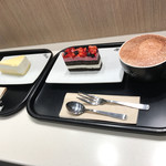 McDonald's with McCafe by Barista Ichigo Kawano E Ten - チーズケーキ・ダブルベリーのケーキ・ホットチョコ