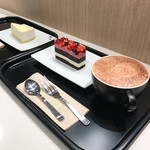 McDonald's with McCafe by Barista Ichigo Kawano E Ten - チーズケーキ・ダブルベリーのケーキ・ホットチョコ